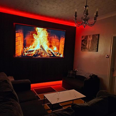 Lister Park Bradford 2Bed Detached Cottage House Parking Cinema Screen Games Room Dış mekan fotoğraf