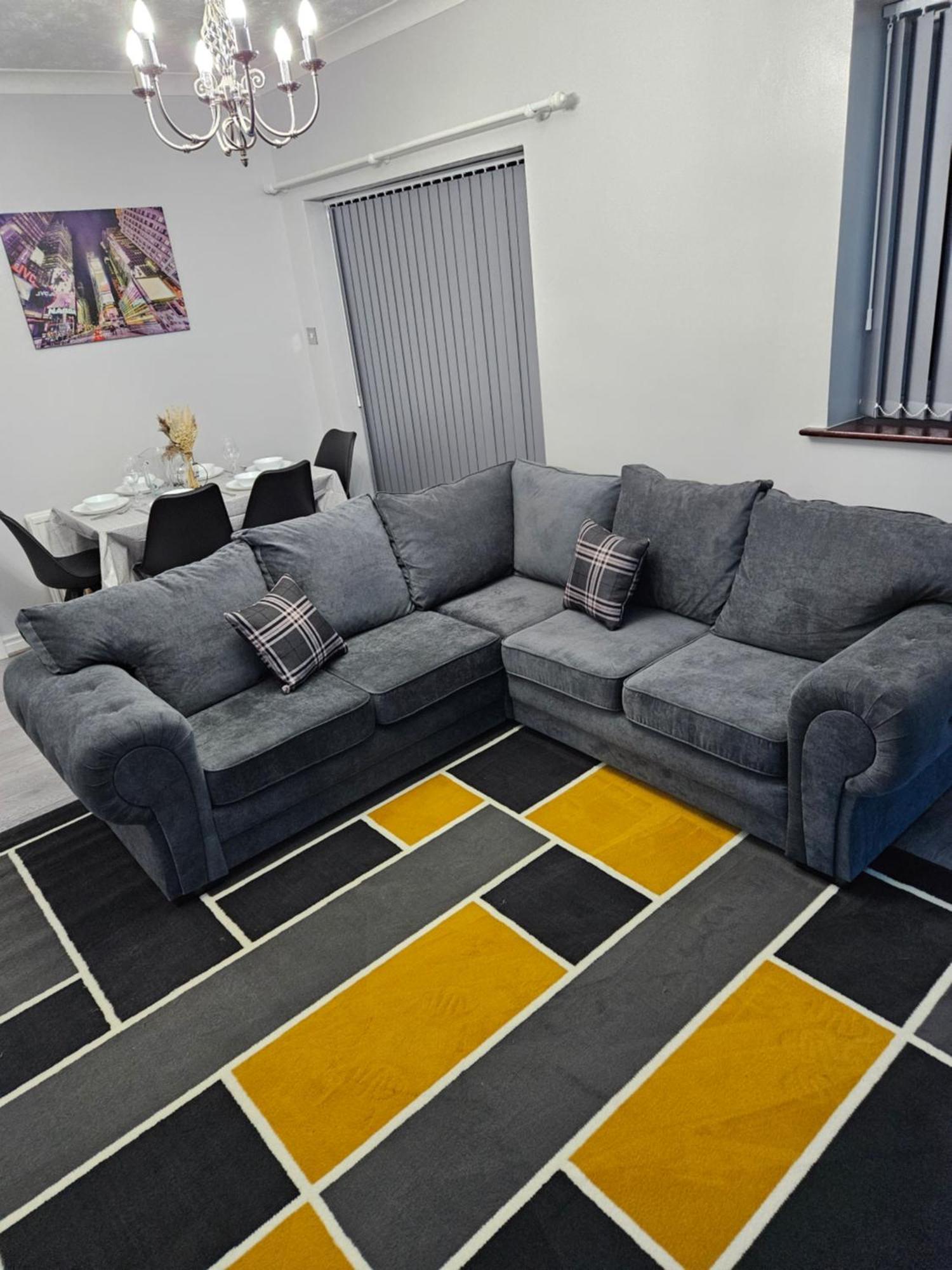 Lister Park Bradford 2Bed Detached Cottage House Parking Cinema Screen Games Room Dış mekan fotoğraf