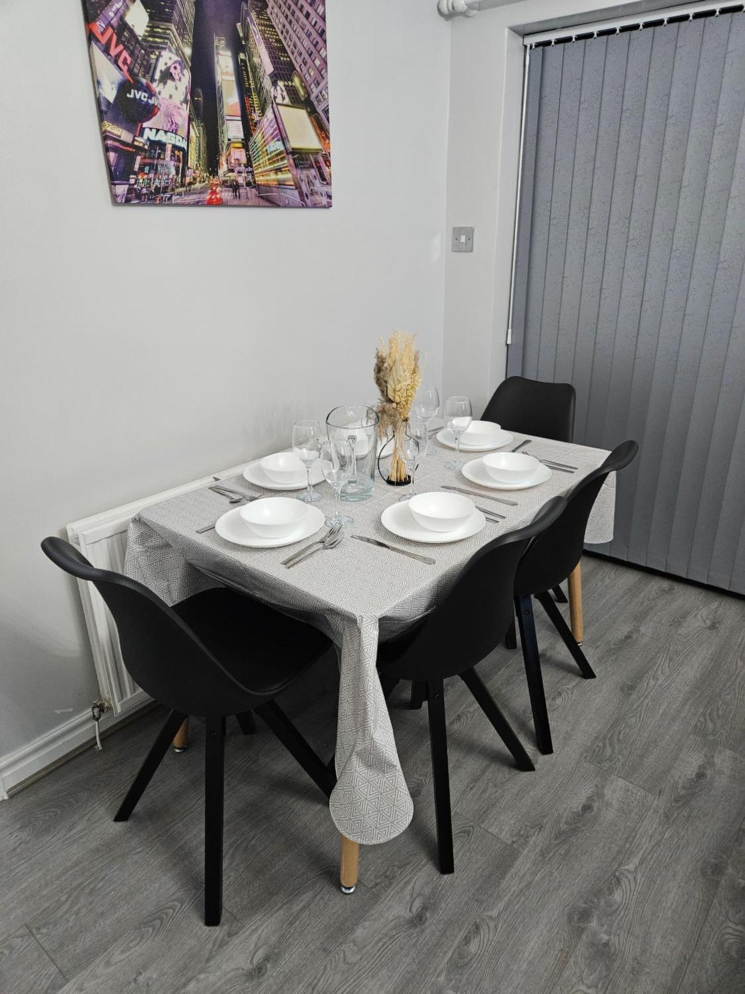 Lister Park Bradford 2Bed Detached Cottage House Parking Cinema Screen Games Room Dış mekan fotoğraf