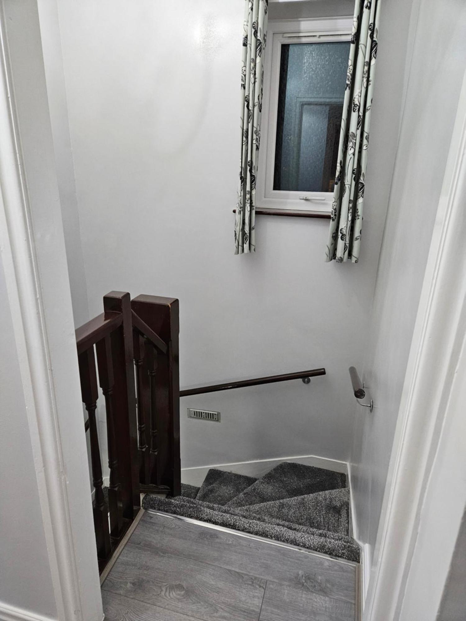 Lister Park Bradford 2Bed Detached Cottage House Parking Cinema Screen Games Room Dış mekan fotoğraf
