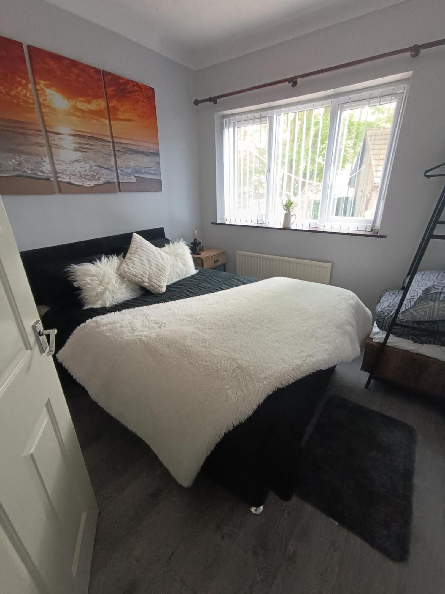 Lister Park Bradford 2Bed Detached Cottage House Parking Cinema Screen Games Room Dış mekan fotoğraf